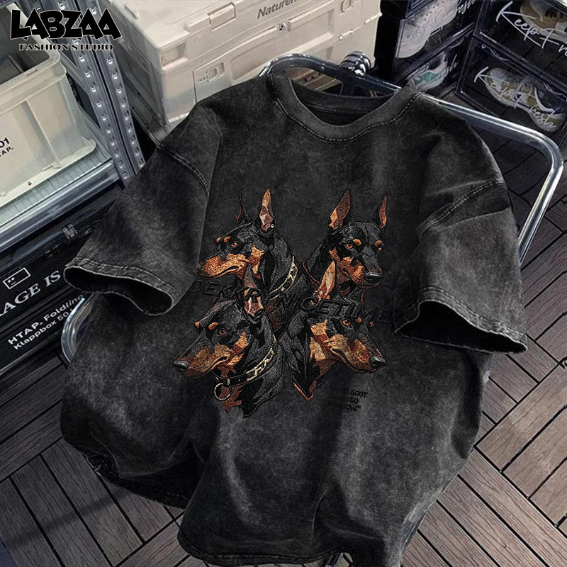 【จัดส่งจากกรุงเทพฯ】LABZAA สไตล์เกาหลี🌟เสื้อยืดทรงหลวม ลายด็อบเบอร์แมนตัวอักษรสตรีท ใส่สบาย อ่อนนุ่ม 
