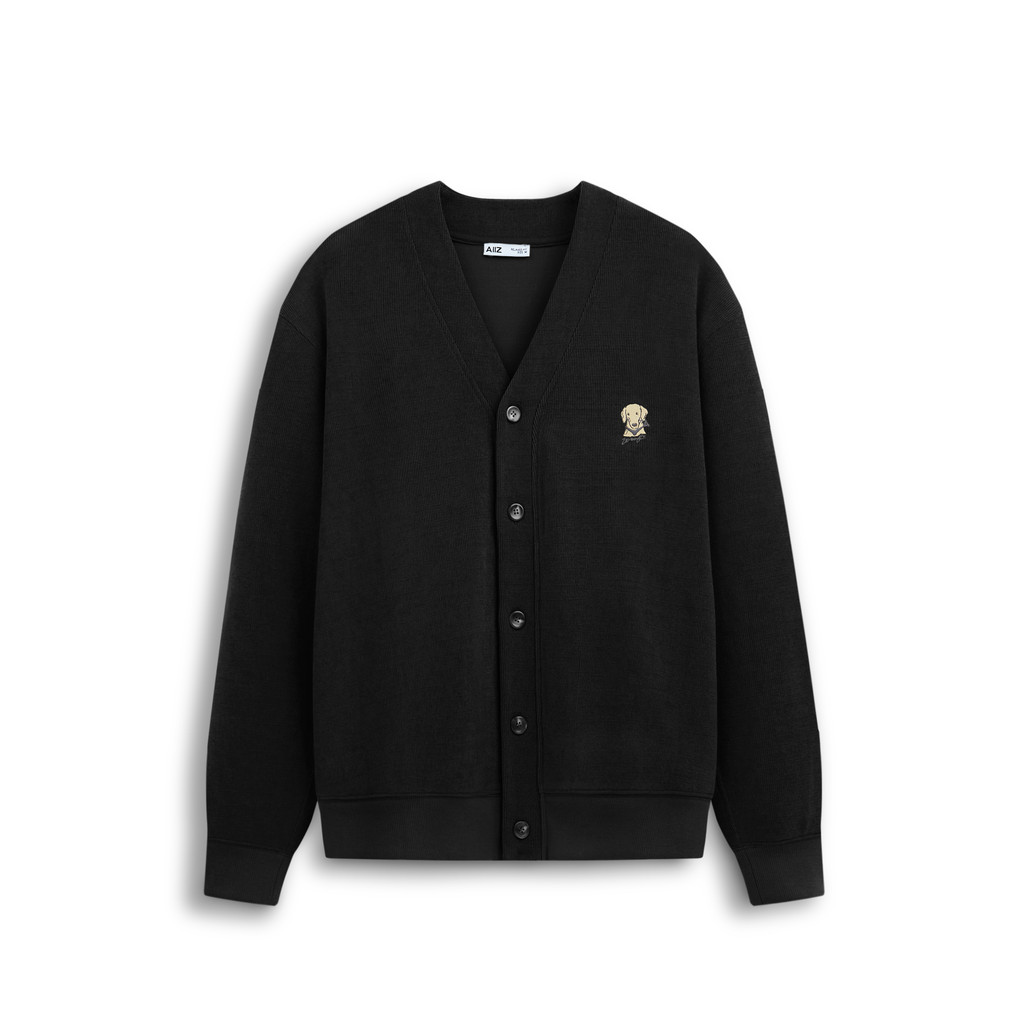 AIIZ (เอ ทู แซด) - AIIZ เสื้อคาร์ดิแกนคอวีผู้ชายปักลายกราฟิก Men’s Petite Cafe Cardigan