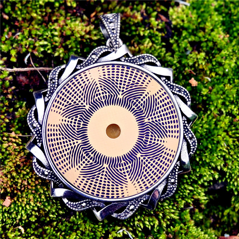 นําเข้าบําบัดเสียงโยคะ Resonance ปรับส้อมคริสตัลการทําสมาธิสมาธิ 963hz Pine Cone Body ความถี่แม่เหล็