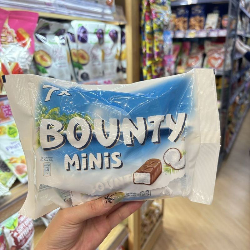 Daigou นําเข้าเนยโกโก้ดัตช์ Bounty Classic Coconut Chocolate Sandwich Snacks บรรจุแยก 7.29