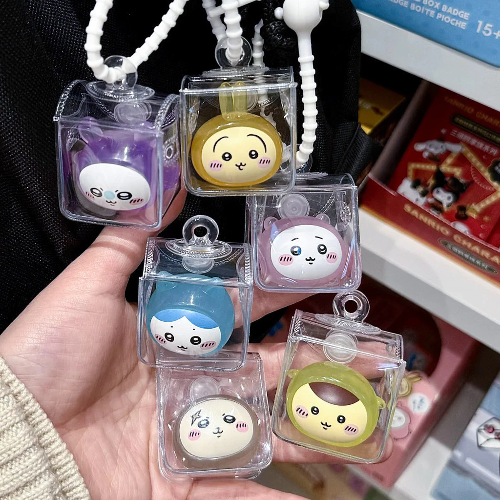 1-5 ชิ้น Super Q น่ารัก Ice Cube 4 * 4 ซม.Pvc จี้ขนาดเล็กกระเป๋าเด็กกลางแจ้งจอแสดงผลกันฝุ่นโปร่งใสคอลเลกชันเก็บกระเป๋าตกแต่งของขวัญ