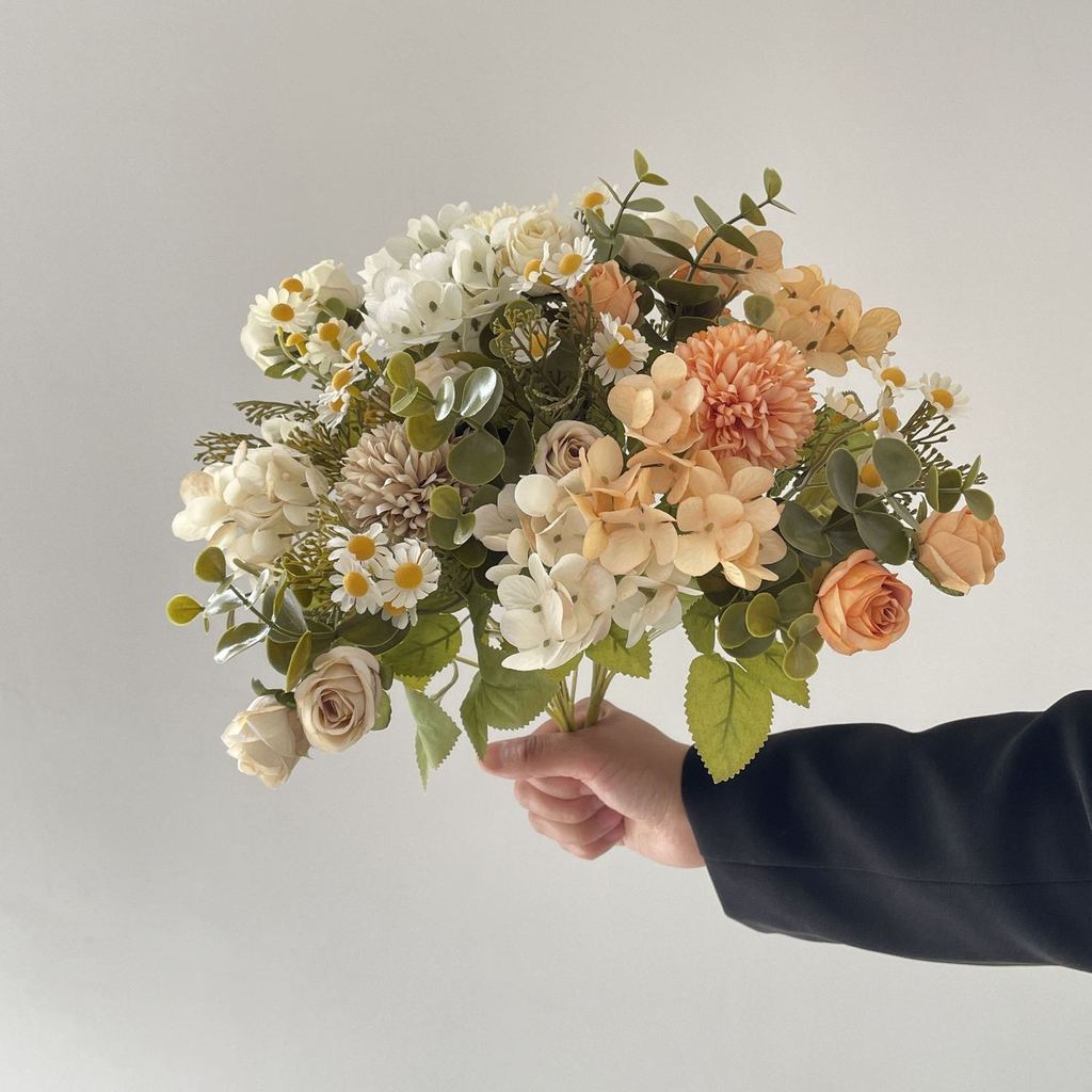 นอร์ดิก อิน จําลองกุหลาบดอกคาโมไมล์ดอกไม้ปลอมตกแต่งช่อดอกไม้ตกแต่งห้องนั่งเล่นช่อดอกไม้แต่งงานผู้ผลิ