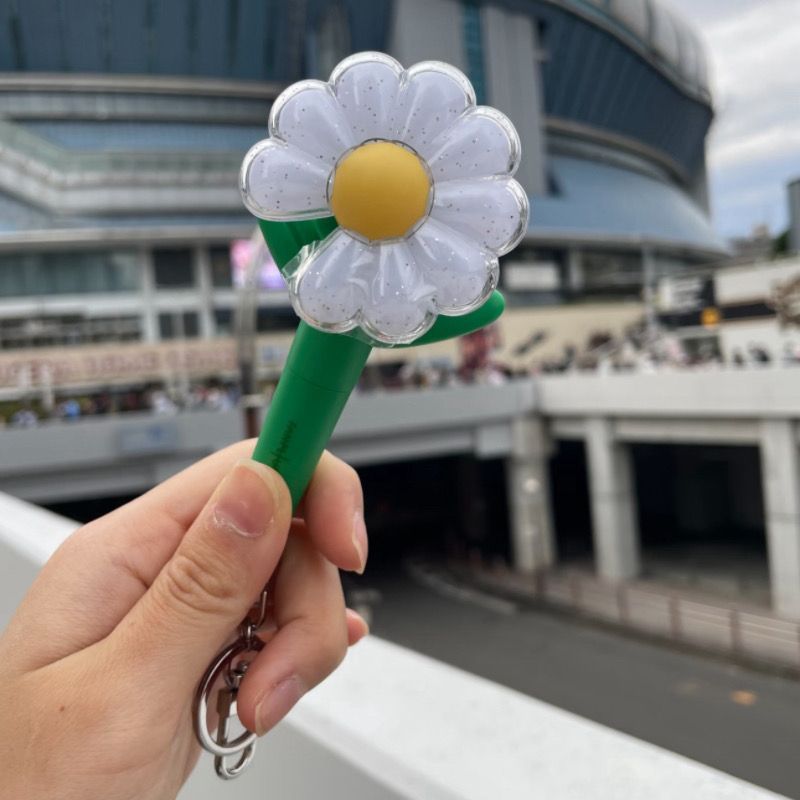G Kwon Zhilong New Style Daisy Mini Cheer Stick พวงกุญแจจี้อย่างเป็นทางการกาแฟจํากัดสีเขียวเรืองแสงพวงกุญแจสีเขียว [ส่งวันที่ 7 พฤศจิกายน] - รูปที่ 5
