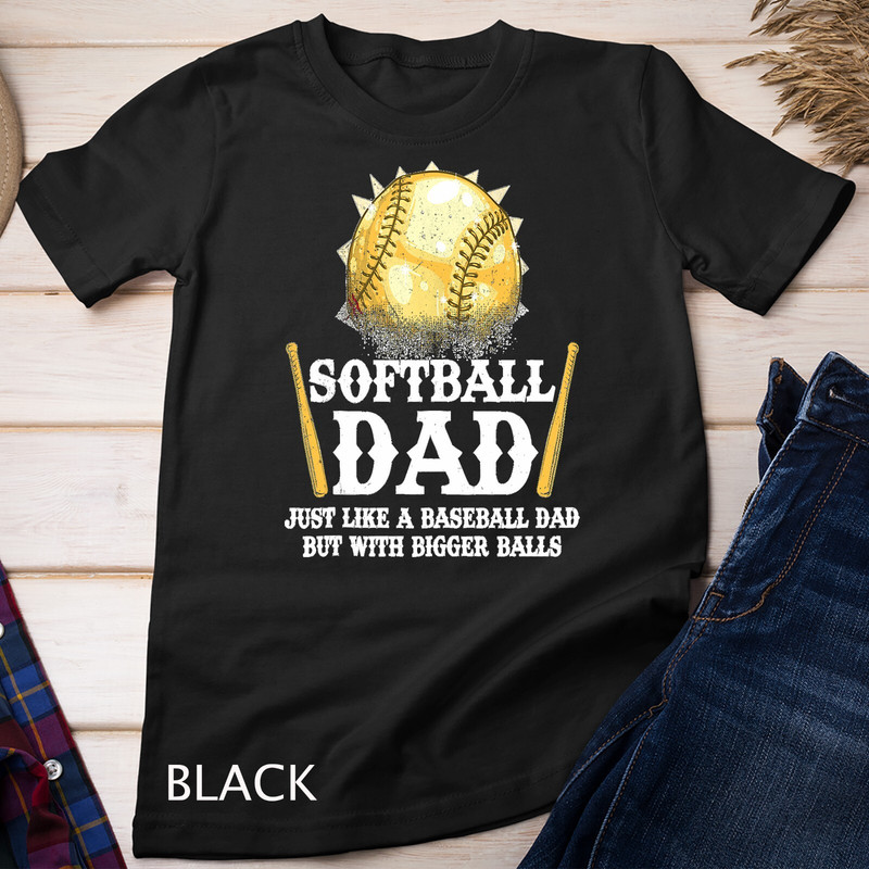2026 Gildan ของขวัญ Softball Dad Like A Baseball Dad พร้อมลูกบอลขนาดใหญ่ของขวัญเสื้อยืด Unisex XS-3X