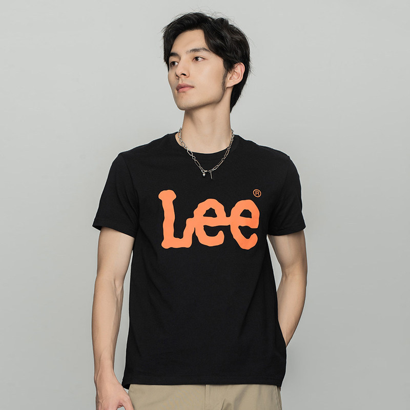 Lee เสื้อยืดผู้ชายเสื้อยืดคอกลมอเนกประสงค์พิมพ์ลายใหม่ LMT0015903RX00F-K14000