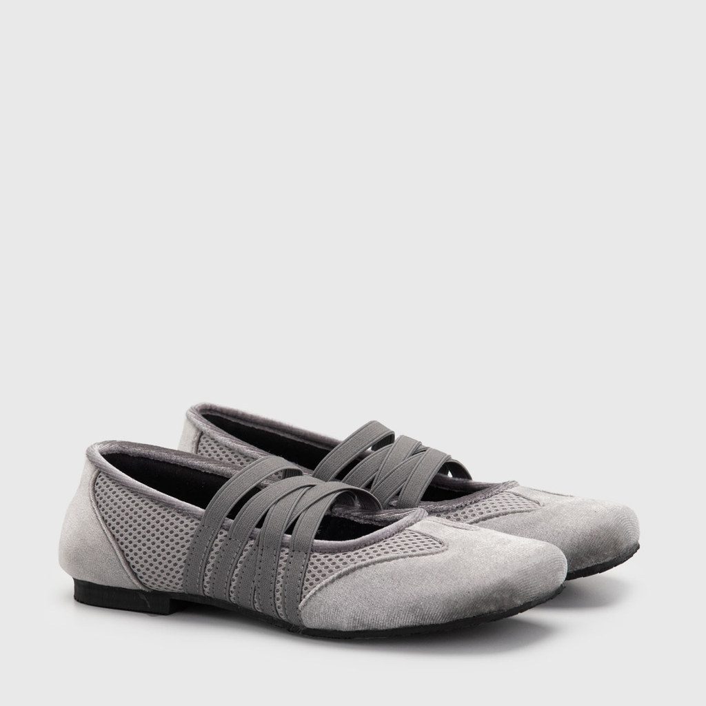 โครงการที่น่ารัก - Eleva Flat Shoes สีเทา - รองเท้าผู้หญิง