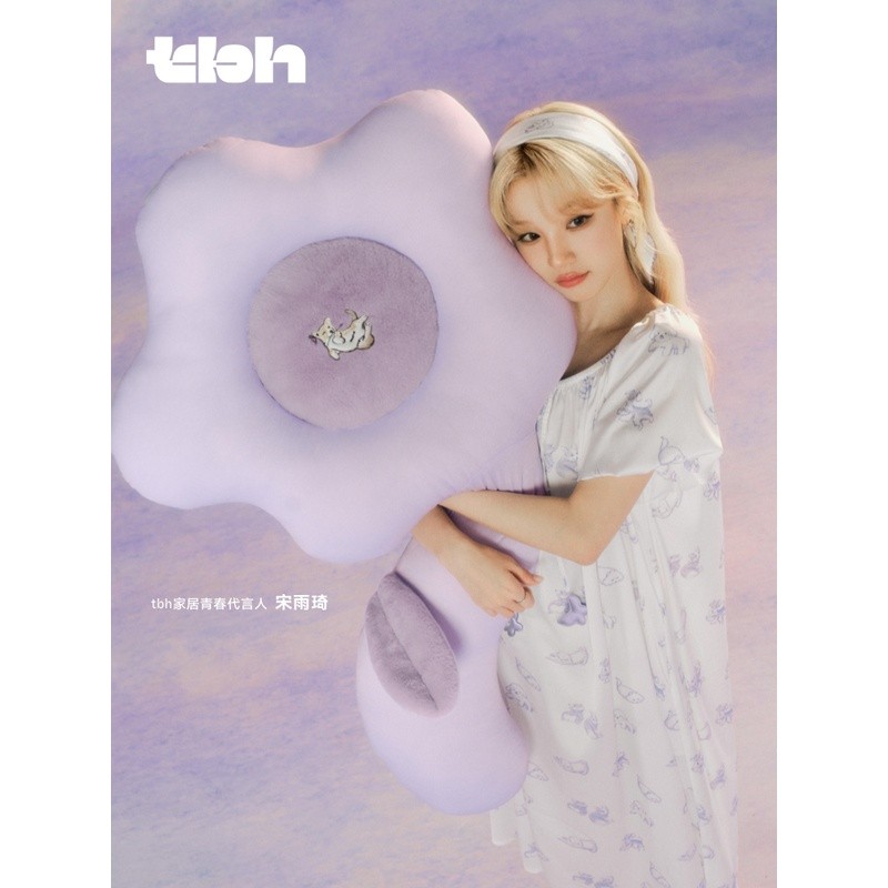 หมอนตกแต่งบ้านสไตล์บีสต์ "ดอกไม้ใหญ่" หมอนรองหลังแบบมีแถบระบายความร้อน Coogi รุ่นลิมิเต็ดอิดิชั่น สำ