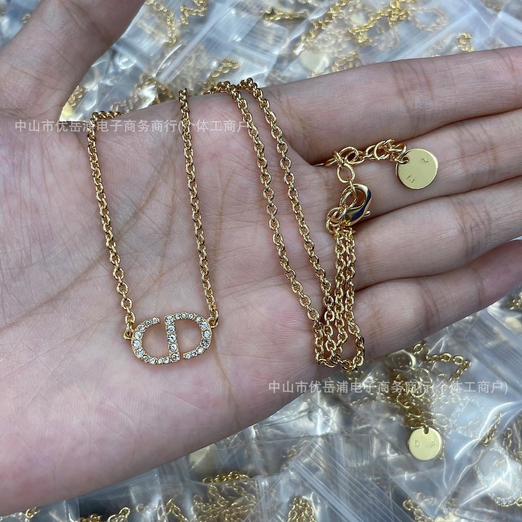 Yeah รุ่น Dijia Ds Letter CD Full Diamond Pig สร้อยคอจมูกหญิงแฟชั่น High-End ขนาดใหญ่ Clavicle Chain