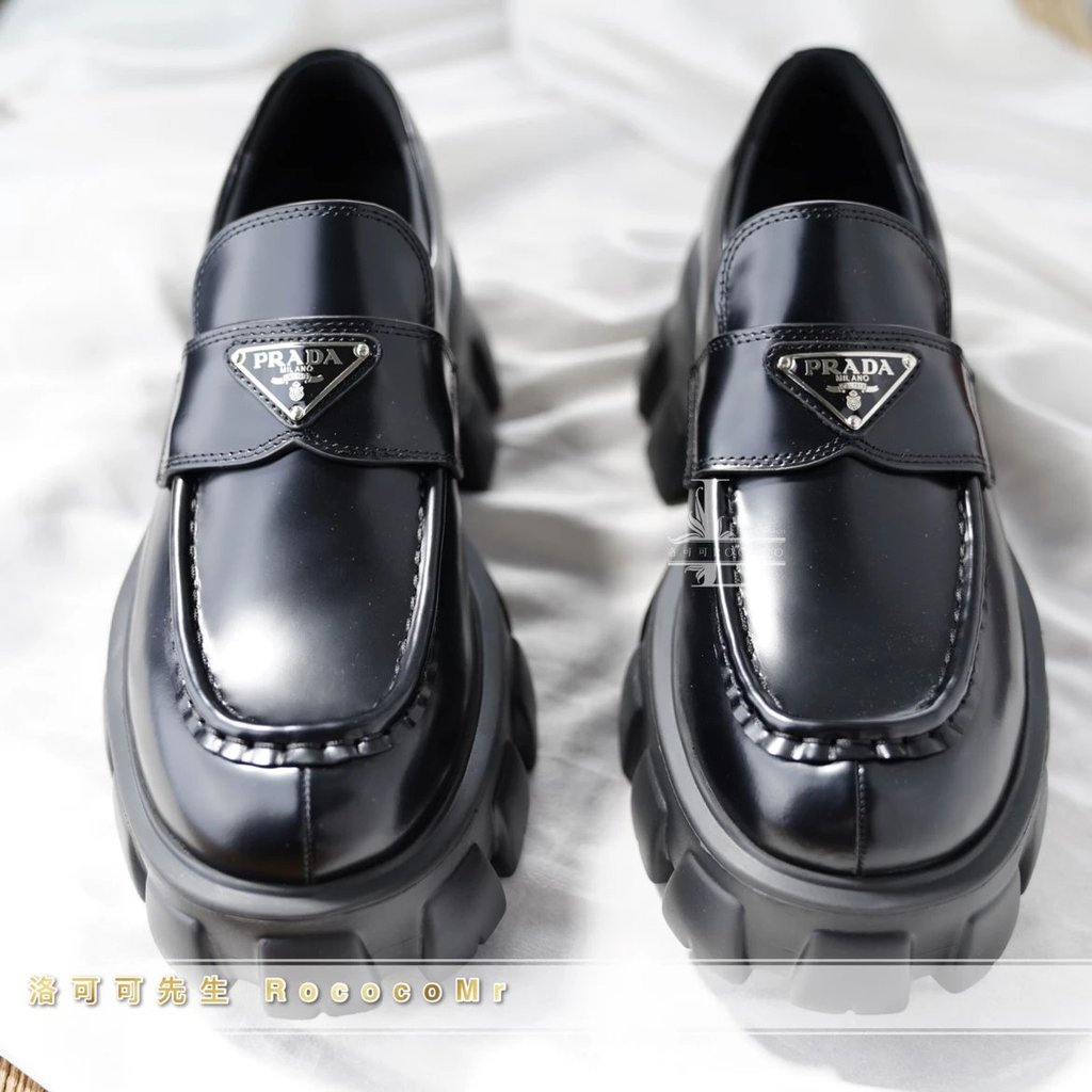 PRAs Prada ผู้ชายหนาSoled Mens Loafer ช็อกโกแลตสามเหลี่ยมรองเท้าไม่มีส้นผู้ชายเปิดลูกปัด Cowhide ผู้