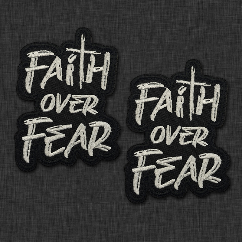 Faith over fear faith Beyond fear เย็บปักถักร้อย Velcro Armband ผ้าสติกเกอร์ Badge Armband