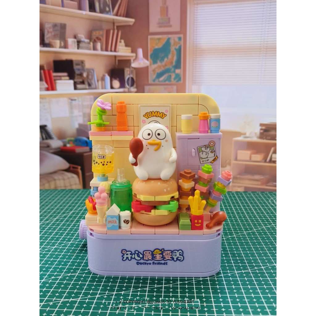 Little Liu Duck Co-Branded สินค้าในประเทศประกอบบล็อกอาคารของเล่นเครื่องประดับสําหรับชายหญิงเพื่อน