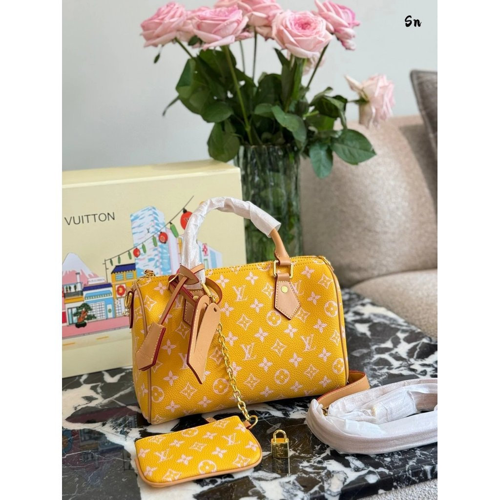 กระเป๋าพวงคอนุ่มสไตล์ใหม่ยุคกลาง จาก Pharrell Williams แบบพกพาสะดวก พวงคอมินเนเจอร์ PVS7