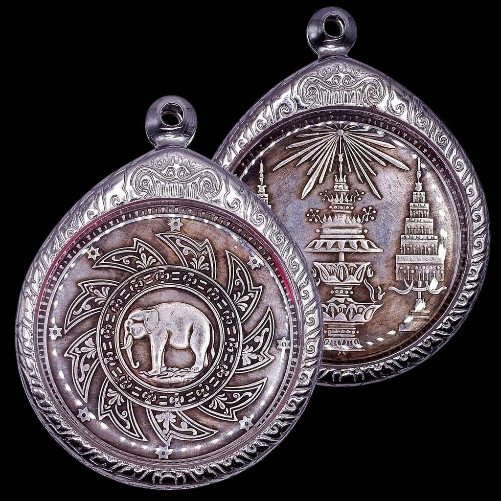 K047 จี้ เหรียญ พระมหามงกุฎ พระแสงจักร ร.4 เลี่ยม กรอบพระ สแตนเลส แท้ ขนาด 4x4 cm.
