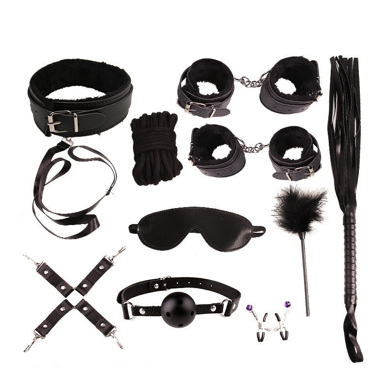 ถุงยางอนามัย พวงกุญแจสายหนัง กุญแจมือ ที่หนีบจุกนม แก๊กปาก แก๊กบอล ปลอกคอ บทบาทสมมุติ ชุดพร็อพ