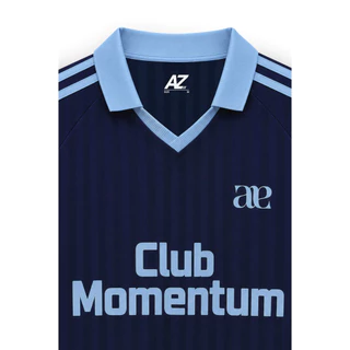 AIIZ (เอ ทู แซด) - AIIZ เสื้อโปโลคอวีแอคทีฟผู้ชายแขนสั้นทอลายทาง AIIZ Men's The Blokecore Edit Pinstripe Polo Shirt