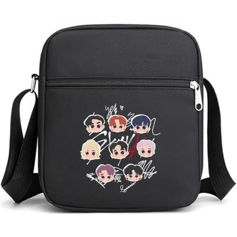 K-pop Merch Stray Kids Merch กระเป๋าสะพายข้างสําหรับผู้หญิงผู้ชายกระเป๋าสะพายข้างพร้อมกระเป๋า Zipped
