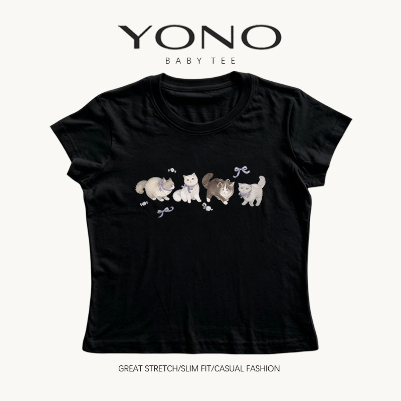 (พร้อมส่ง24ชม.) YONO baby tee สีดำ ลายแก๊งแมว 4 ตัวกับโบว์สีฟ้า ทรงเข้ารูป สไตล์เกาหลี