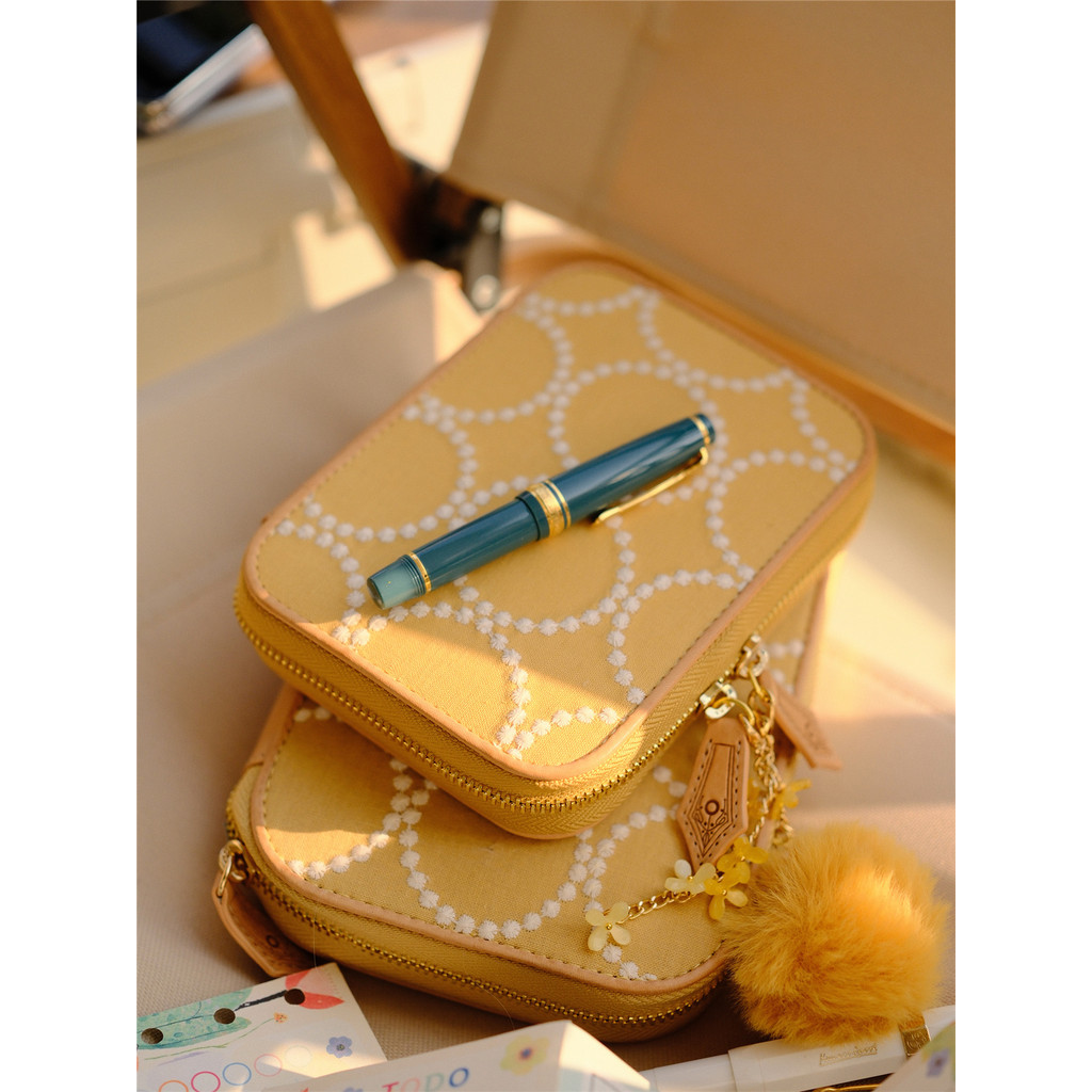 Original Yellow Donut ปักเบเกอรี่กระเป๋า A6 Wonderful A7 หน้าคงที่ A6weeks หนังแท้ Handmade คู่มือ