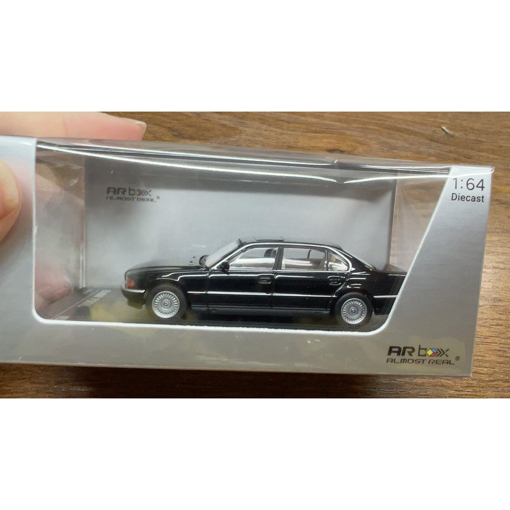 ARbox 1/64 BMW BMW 750il (E38) สีดํา หมายเลขสินค้า:630201001ชื่อ: BMW 750iL (E38) -Black 1/64 จีน: B
