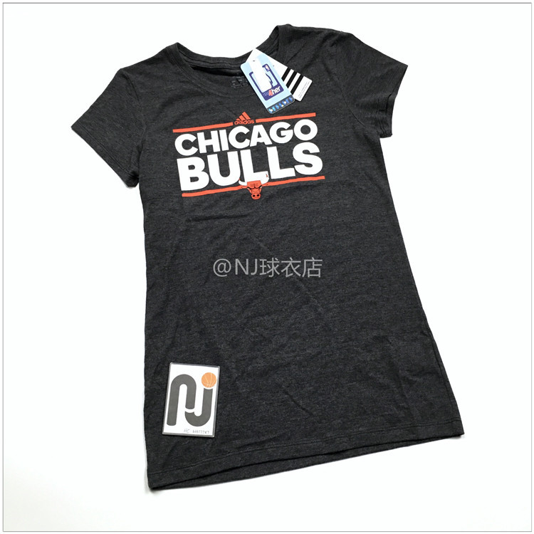 เวอร์ชันอเมริกัน Adidas Chicago Bulls Chicago Bulls 4her เสื้อยืดกีฬาแขนสั้นผู้หญิง