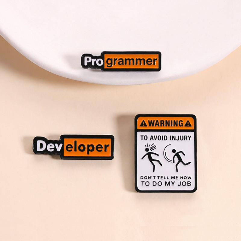 ตลกโปรแกรมเมอร์ Developer เคลือบ Pin Geek IT คําเตือน Meme Lapel เข็มกลัดเสื้อผ้ากระเป๋าแล็ปท็อปตกแต่งของขวัญ