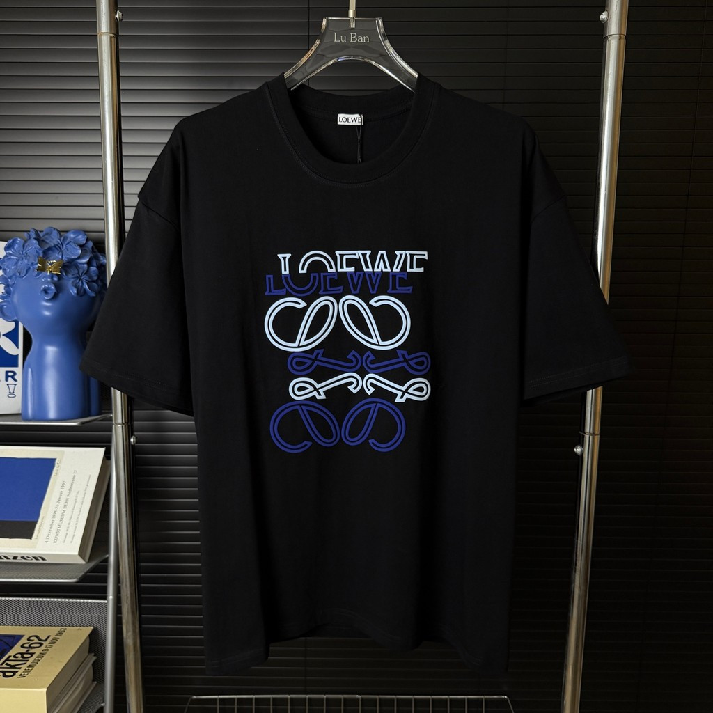 Loewe/Loewe/2026 คลาสสิกรอบคอแขนสั้นเสื้อยืดผู้ชายผู้หญิงสไตล์ใหม่ Breathable ทุกวันเสื้อสวมหัวพิมพ์