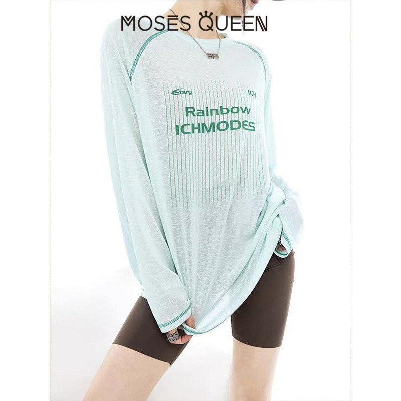 MOSESQUEEN تيشيرت نسائي بأكمام طويلة بطباعة حروف — صورة 3