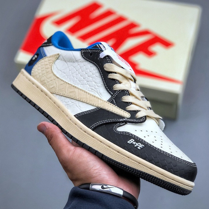 รองเท้าบอร์ดลําลองทรงเตี้ย Travis Scott x Fragment Design x Air style 1 Low OG SP SJ2068-122