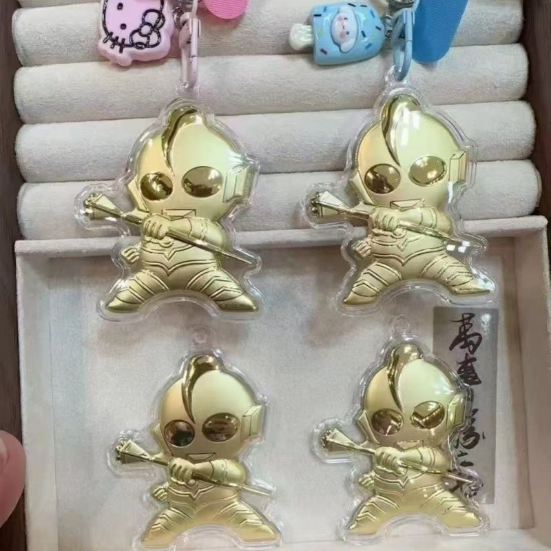 足金999. 奥特曼卡通钥匙扣小众百搭简约手机链可爱包挂饰新年礼物Pikachu cartoon keychain pendant, mobile phone hanging decoration, 