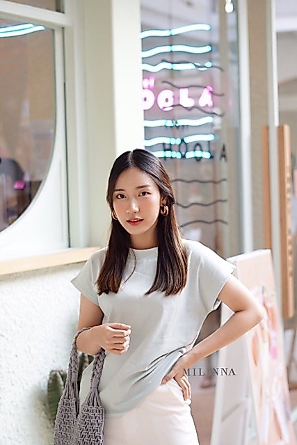 Acasey เสื้อยืดผู้หญิง คอกลมแขนเต่อ เนื้อผ้าร่องคอนตอน รูปที่ 4