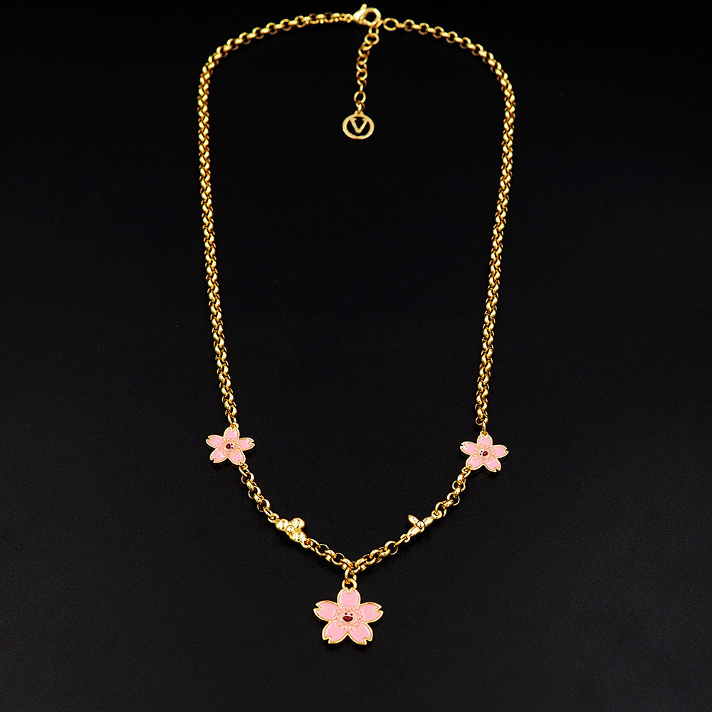 K MFI V Letter 3 Pink Oil หยด Cherry Blossom สร้อยคอสุภาพสตรี All-Match สาม Cherry Blossom ดอกไม้สร้