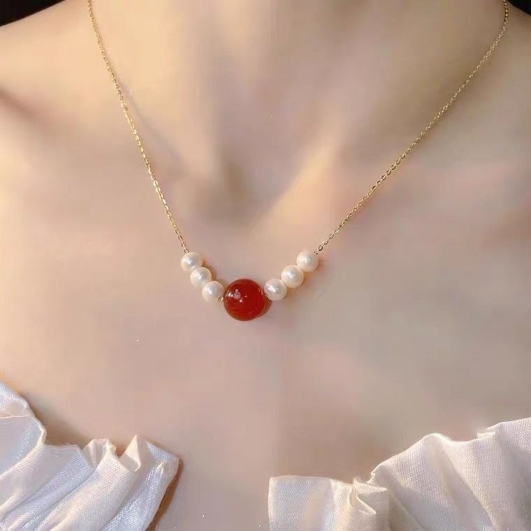 Qixi Acacia Red Agate มูลค่าสูงไข่มุกน้ําจืด Clavicle Chain สาวของขวัญสร้อยคอ#七夕相思红玛瑙高颜值然淡水珍珠锁骨链女生礼物