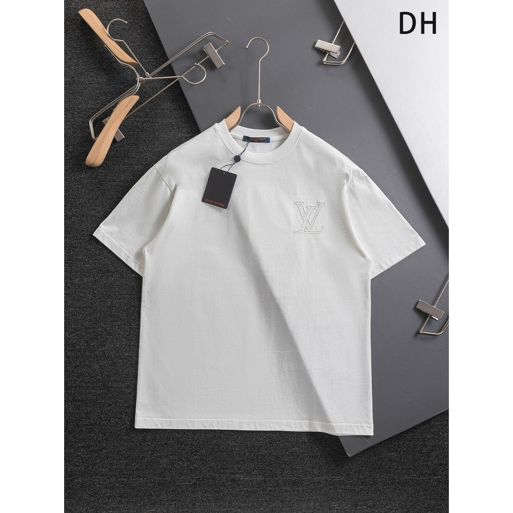 Louis Vuitton/LV Louis Vuitton 2026 เสื้อยืดแขนสั้นคอกลมสไตล์คู่ผู้ชายพื้นฐานกลางแจ้งหลวมทุกวันรอบคอ