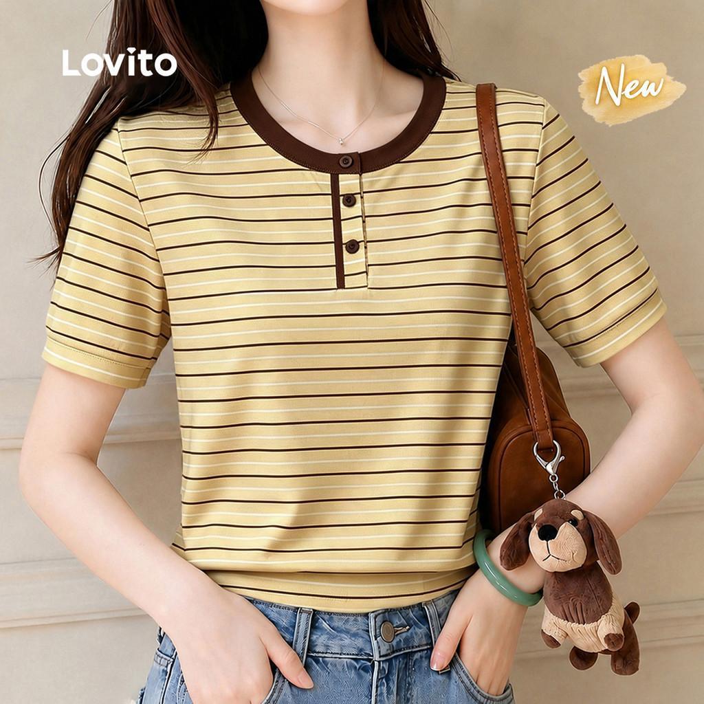 (New Arrival) Lovito เสื้อยืดผู้หญิง สีเหลืองอ่อน ลายเส้นกระดุมสีตัดกัน สไตล์สง่างาม สําหรับฤดูใบไม้ผลิ/ฤดูร้อน TSK8P2D643