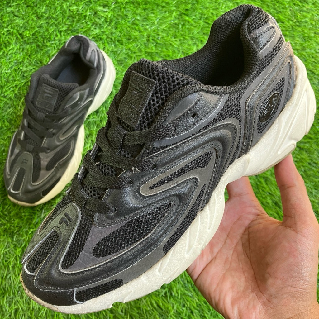 FILA Buzzard 2000 wmns รองเท้าผ้าใบ ไซส์ 38 Preloved