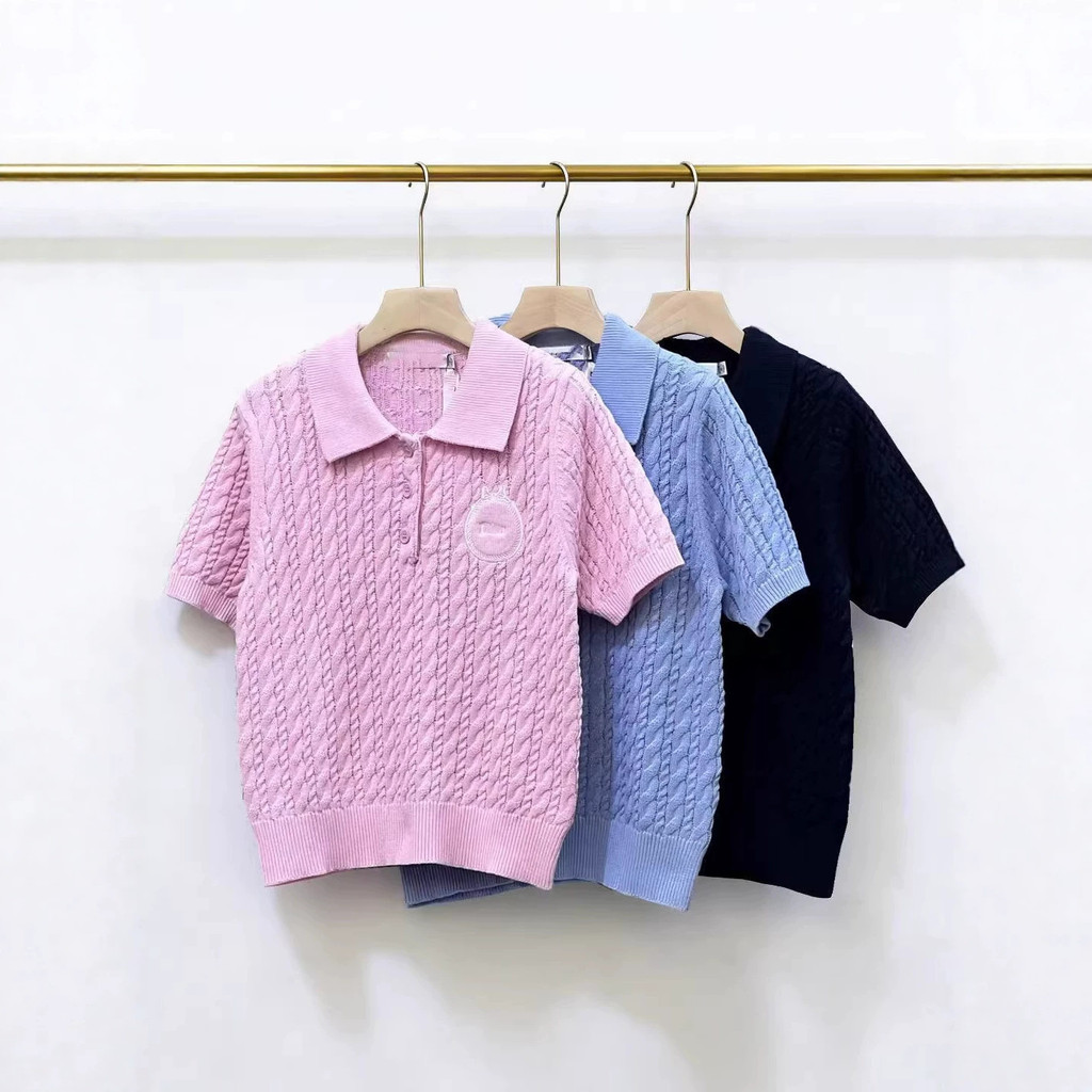 5WSI DR #Early ฤดูใบไม้ผลิสไตล์ใหม่แฟชั่นบิดเย็บปักถักร้อยแบบโปโลเสื้อคอปกเสื้อถักแขนสั้นเสื้อกันหนา