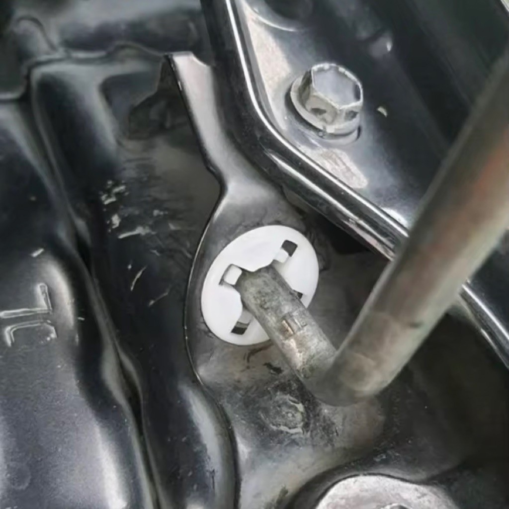 อะไหล่แท้ศูนย์ บู๊ชรองเหล็กค้ำ ฝากระโปรง VIOS G2 07-12, ALTIS 08-19, YARIS, VIGO (EM-53454-0D020)