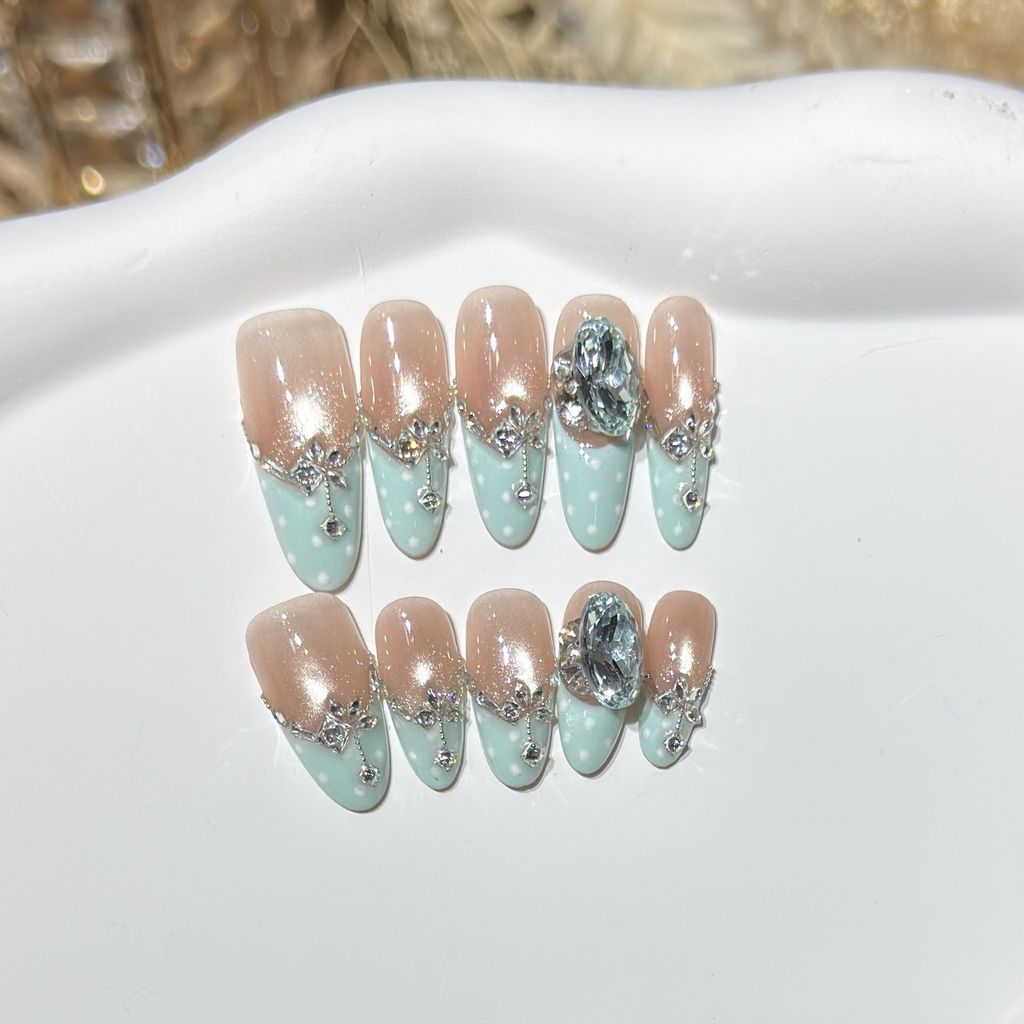 Cat Eye Fresh French Polka Dot Nails K9 Diamond Hand-Weared Nail Patch