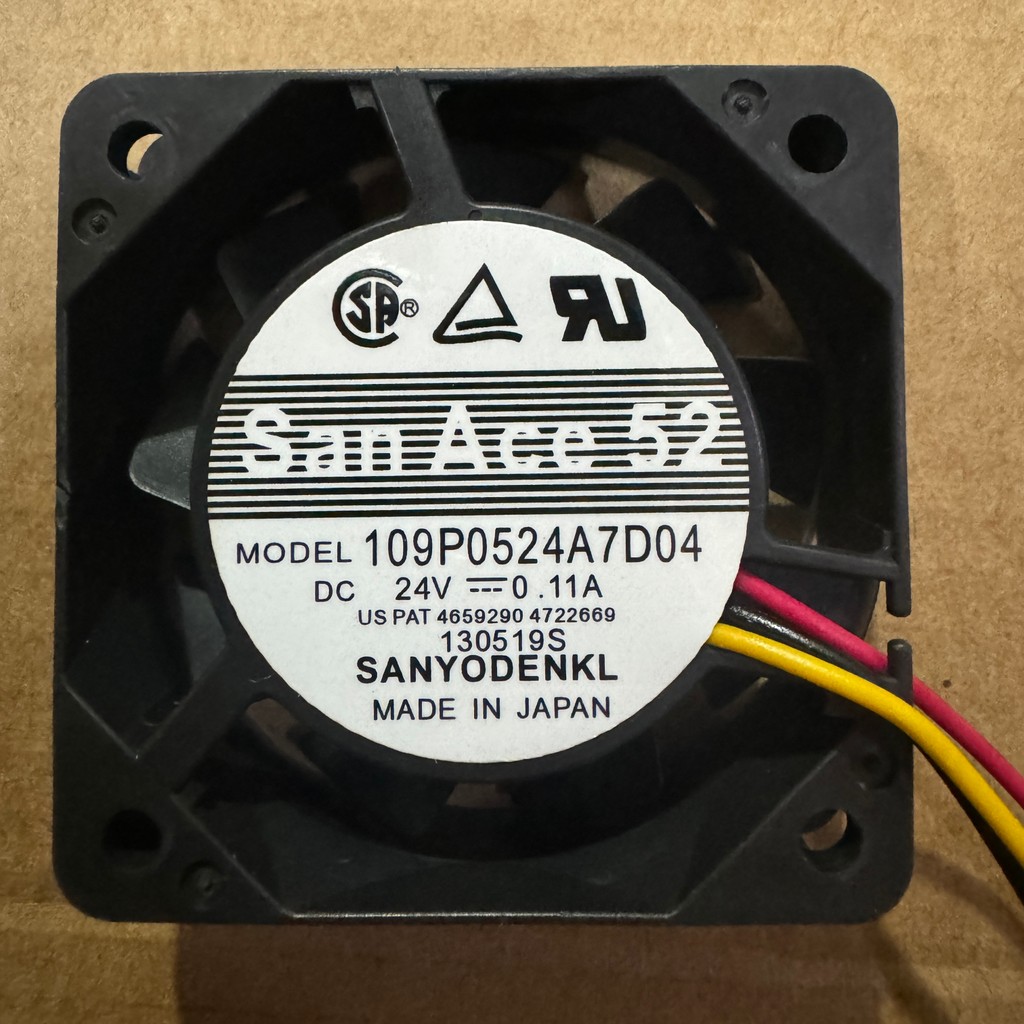109P0524A7D04 Sanyo 5015 DC24V 0.11 5CM High-End อุปกรณ์พัดลมระบายความร้อนพัดลม