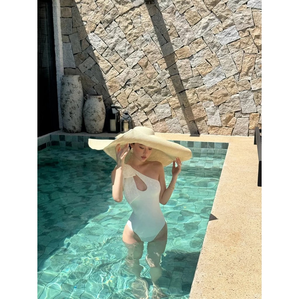 Gwenny M-XL ชุดว่ายน้ําสไตล์เกาหลีเซ็กซี่สำหรับวันหยุดริมชายหาดและการแช่น้ําพุร้อน