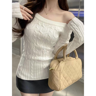 Moses Queen/Queen of Mercy สเวตเตอร์ไหล่เฉียงสีขาวสไตล์เกาหล…