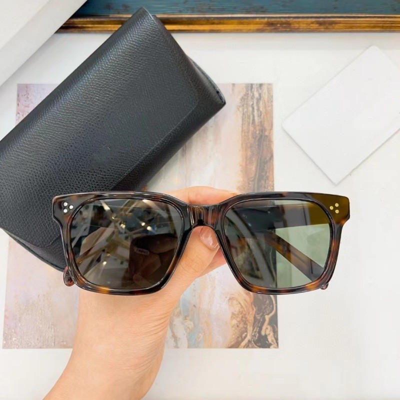 แว่นกันแดดรุ่นใหม่ กรอบเหลี่ยม สไตล์คนดัง CL40248L