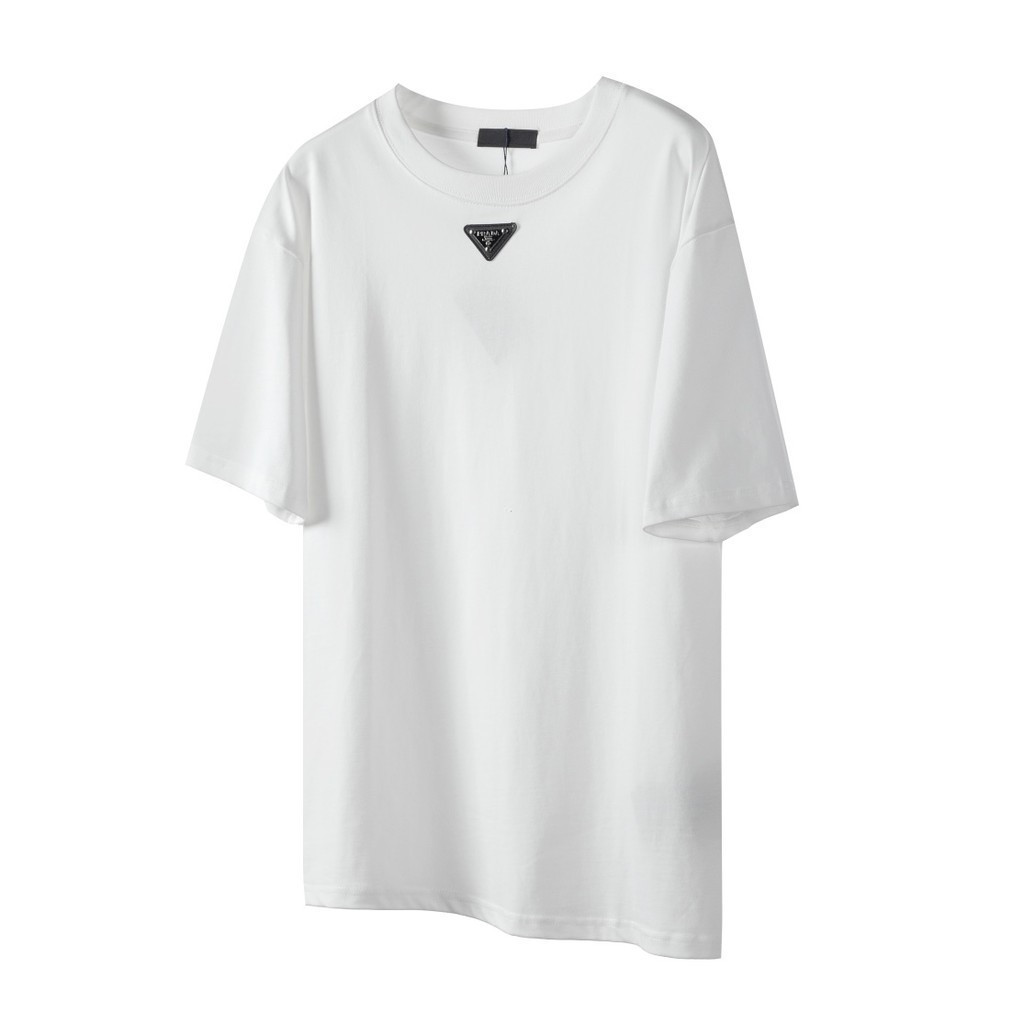 PRADA 2026 คลาสสิกรอบคอแขนสั้นเสื้อยืดผู้ชายผู้หญิงสไตล์แฟชั่นที่เรียบง่ายพื้นฐานฤดูใบไม้ผลิฤดูใบไม้
