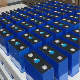 【แบรนด์ใหม่】30AH 3.2V LiFePo4 battery แบตเตอรี่ แบตเตอรี่ลิเธียม แบตเตอรี่ลิเธียมไอออน แบบชาร์จไฟได้ แบตเตอรี