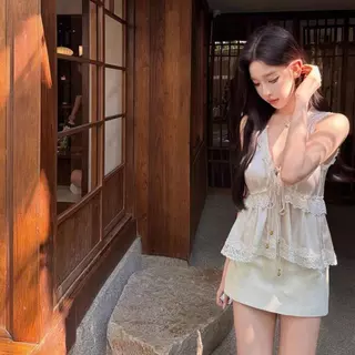 STYLE#เสื้อกั๊กผู้หญิง สีขาว ตกแต่งด้วยลูกไม้ สไตล์ฝรั่งเศส สามารถใส่คู่กับกางเกงยีนส์ได้#99520