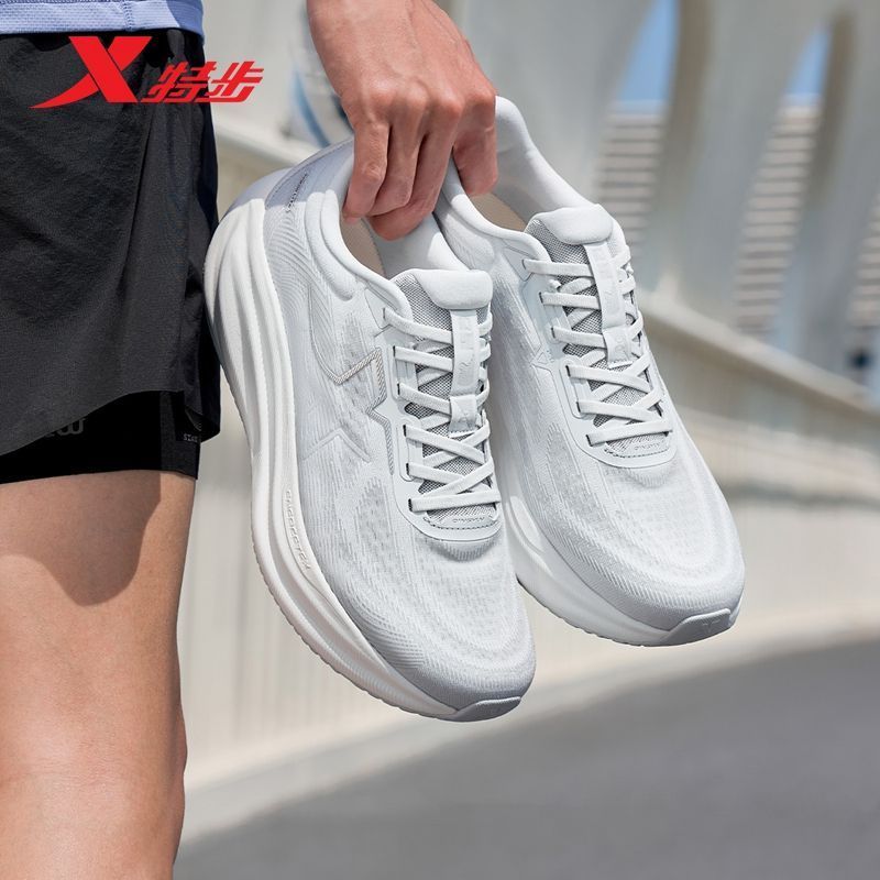 XTEP/Tebu Qingyun 2.0 LITE รองเท้าวิ่งรองเท้าผู้ชาย Breathable Anti-slip น้ําหนักเบากันกระแทกรองเท้า