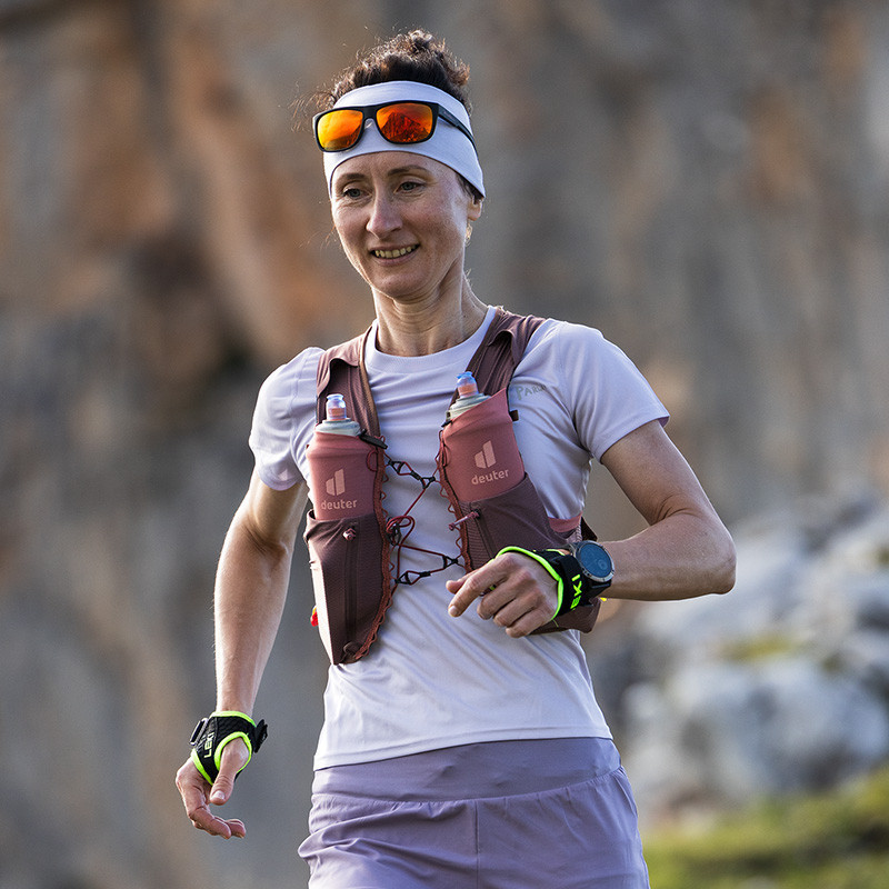 เยอรมัน Deuter Deuter กลางแจ้ง Cross-Country วิ่งเสื้อกั๊กกระเป๋า Simple Marathon ขี่จักรยาน Mountai