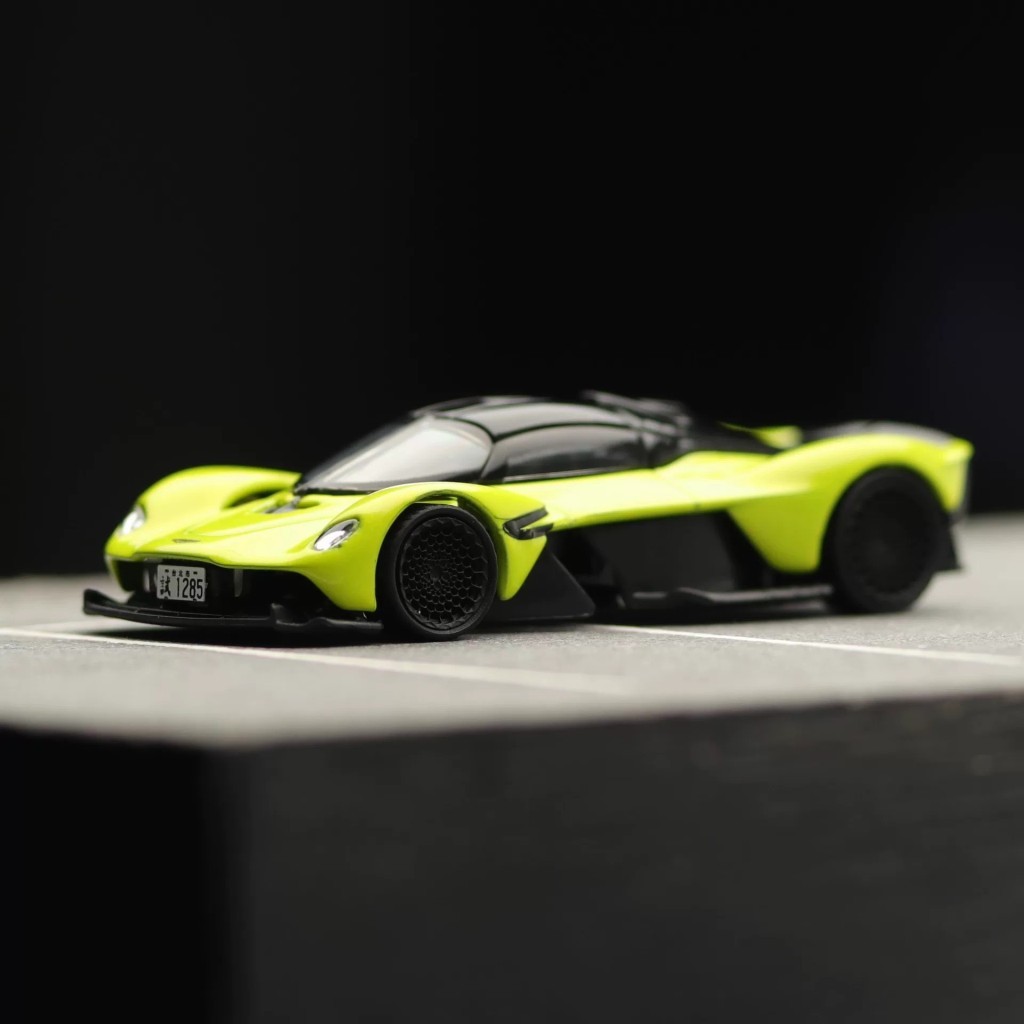PosterCars 1: 64 Aston Martin Valkyrie to Black Wheel Ready Stock Modified PosterCars 1: 64 Aston Ma