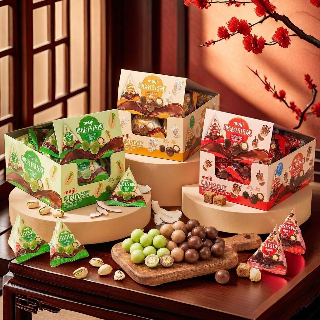 ใหม่ Meiji Qiaoqiao Ball ช็อกโกแลตสามเหลี่ยมกระเป๋าดิบ Latte Pistachio รสช็อกโกแลตลูกปัด Bagged Snac