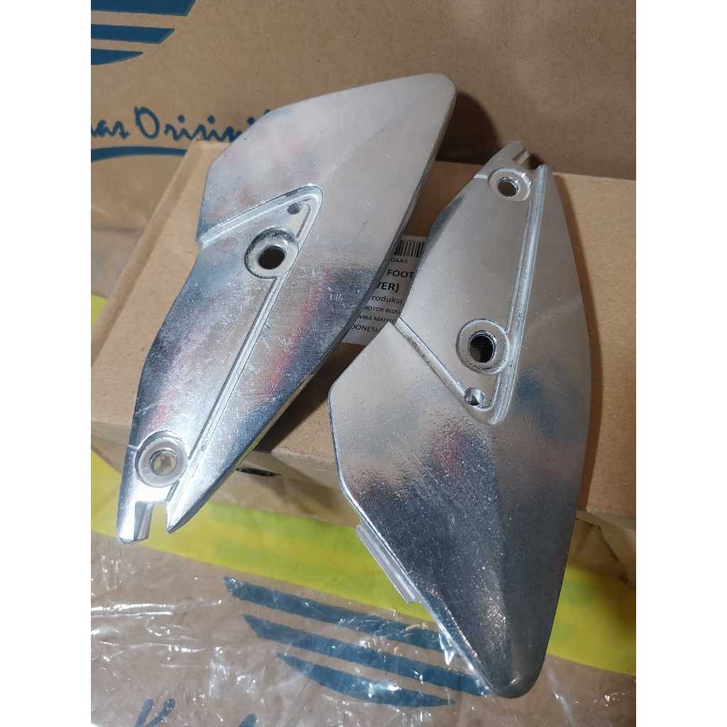 ขายึดพักเท้าหลัง PCX 150 R \ L SILVER, K97. คุณภาพดั้งเดิม ยี่ห้อ WIN